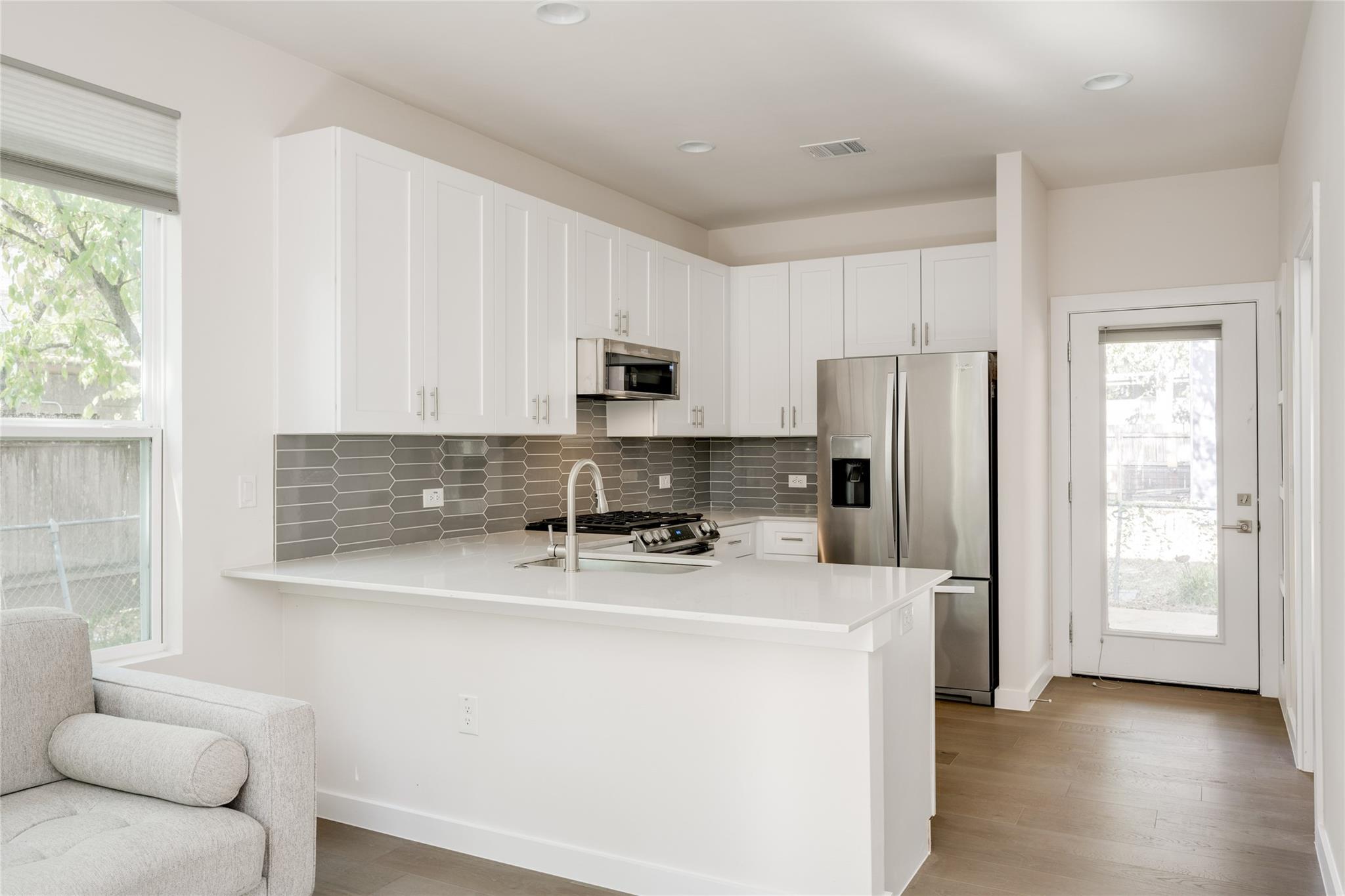 909 Capitol CT 2
