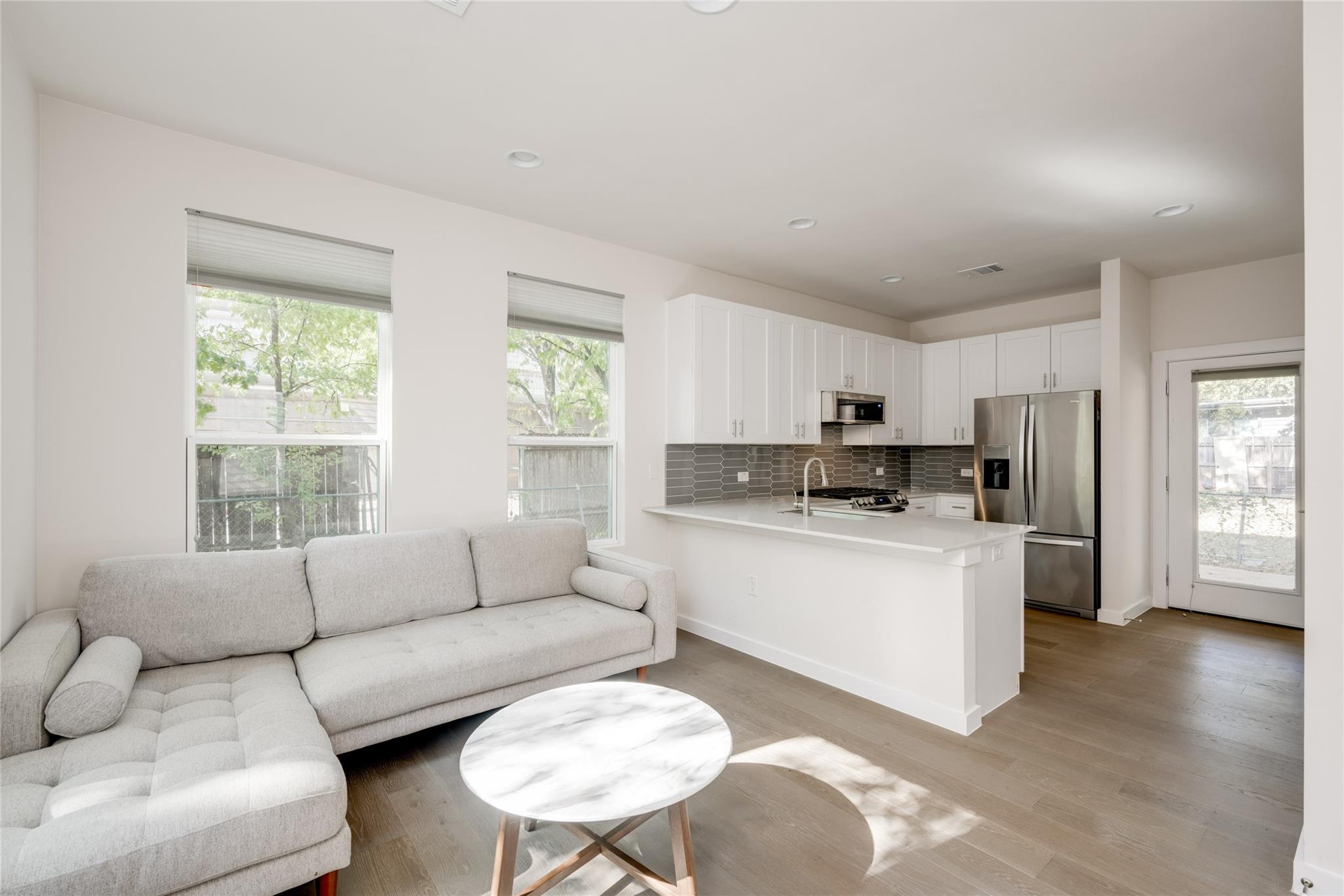 909 Capitol CT 2