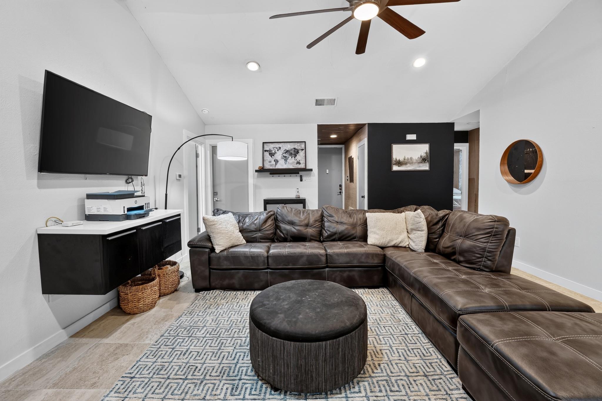 404 Las Cruces ST