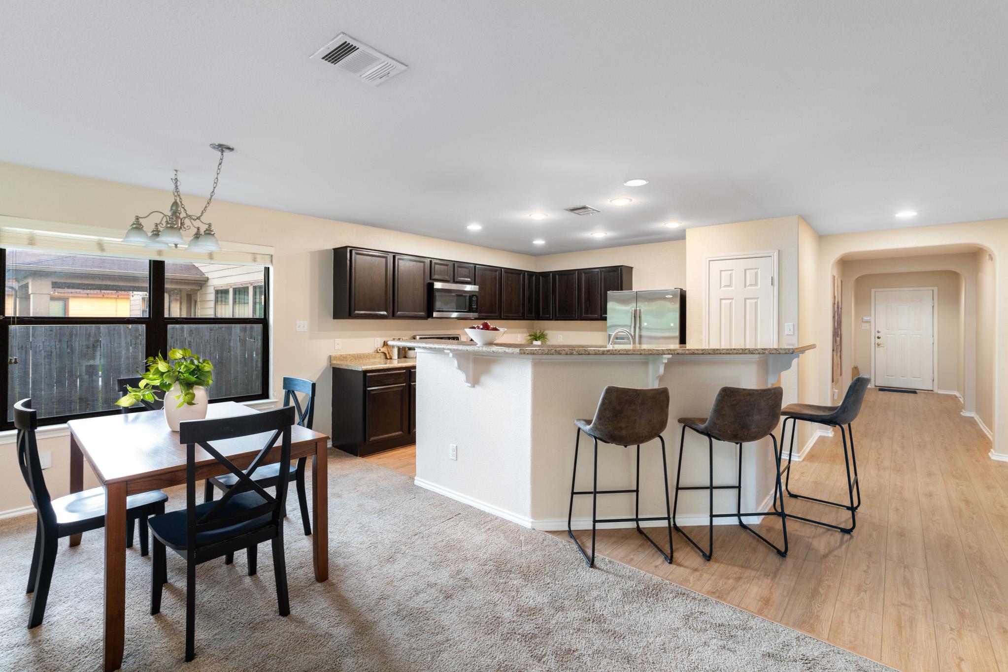 913 Mahomet DR