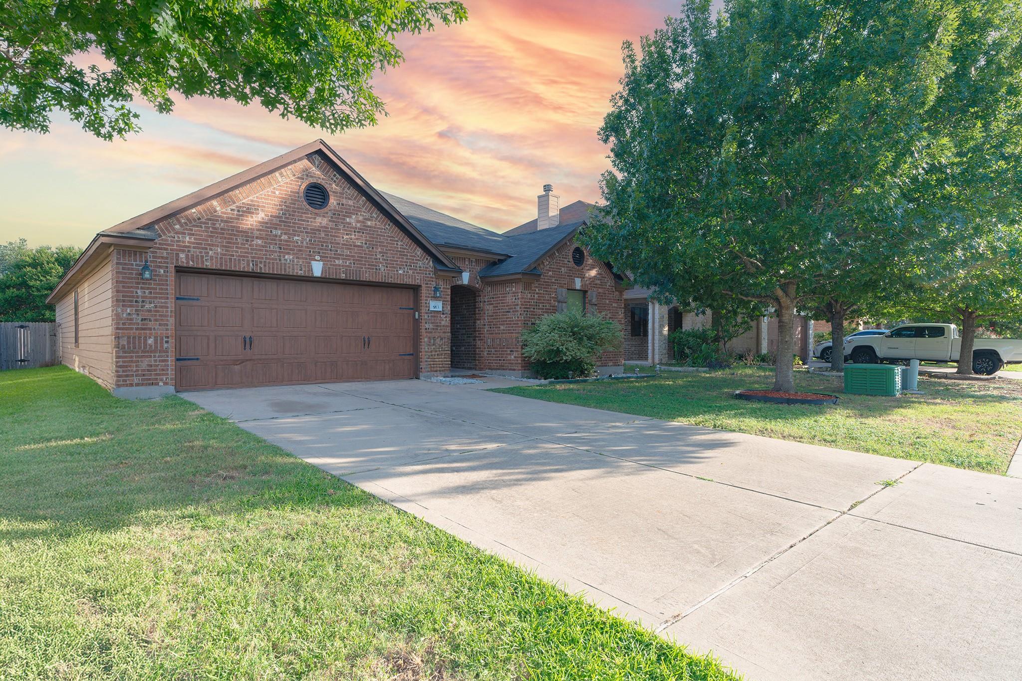 913 Mahomet DR