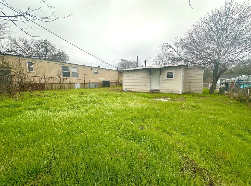 Photo of 820 Chihuahua ST, Lockhart, TX 78644 (MLS # 9257228)