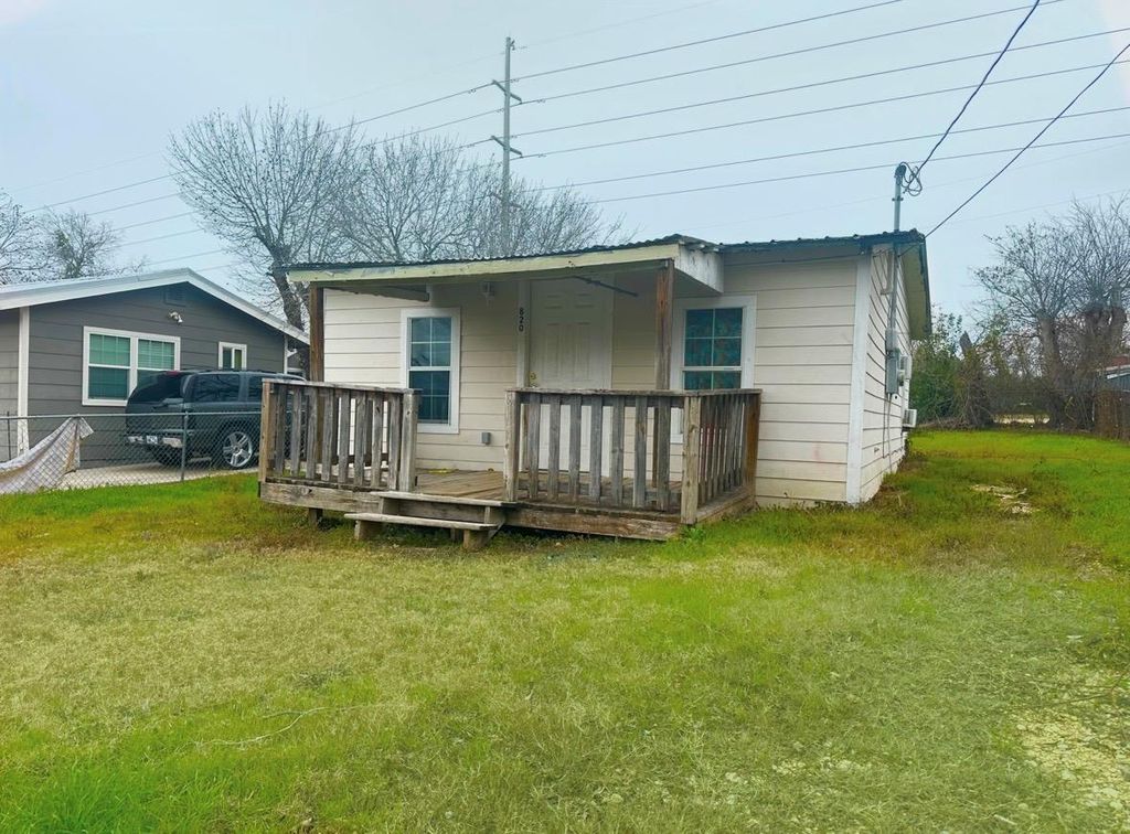 Photo of 820 Chihuahua ST, Lockhart, TX 78644 (MLS # 9257228)