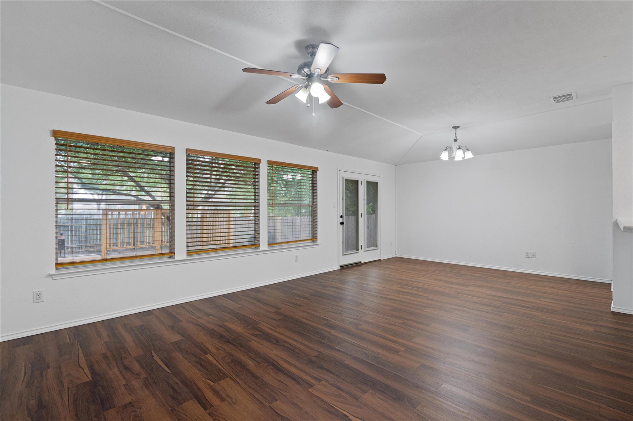 Round Rock, Texas 78664, United States, 3 Bedrooms Bedrooms, ,2 BathroomsBathrooms,Residential,Active,170017