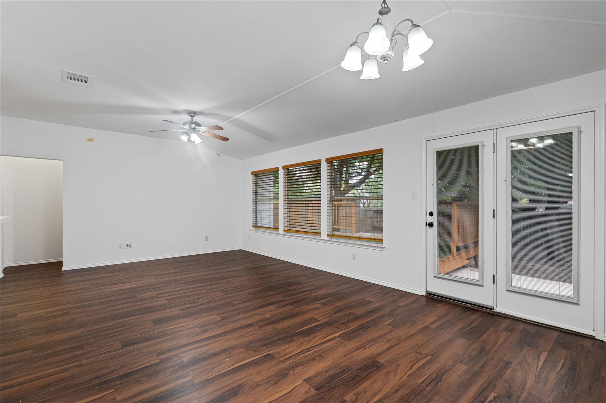 Round Rock, Texas 78664, United States, 3 Bedrooms Bedrooms, ,2 BathroomsBathrooms,Residential,Active,170017