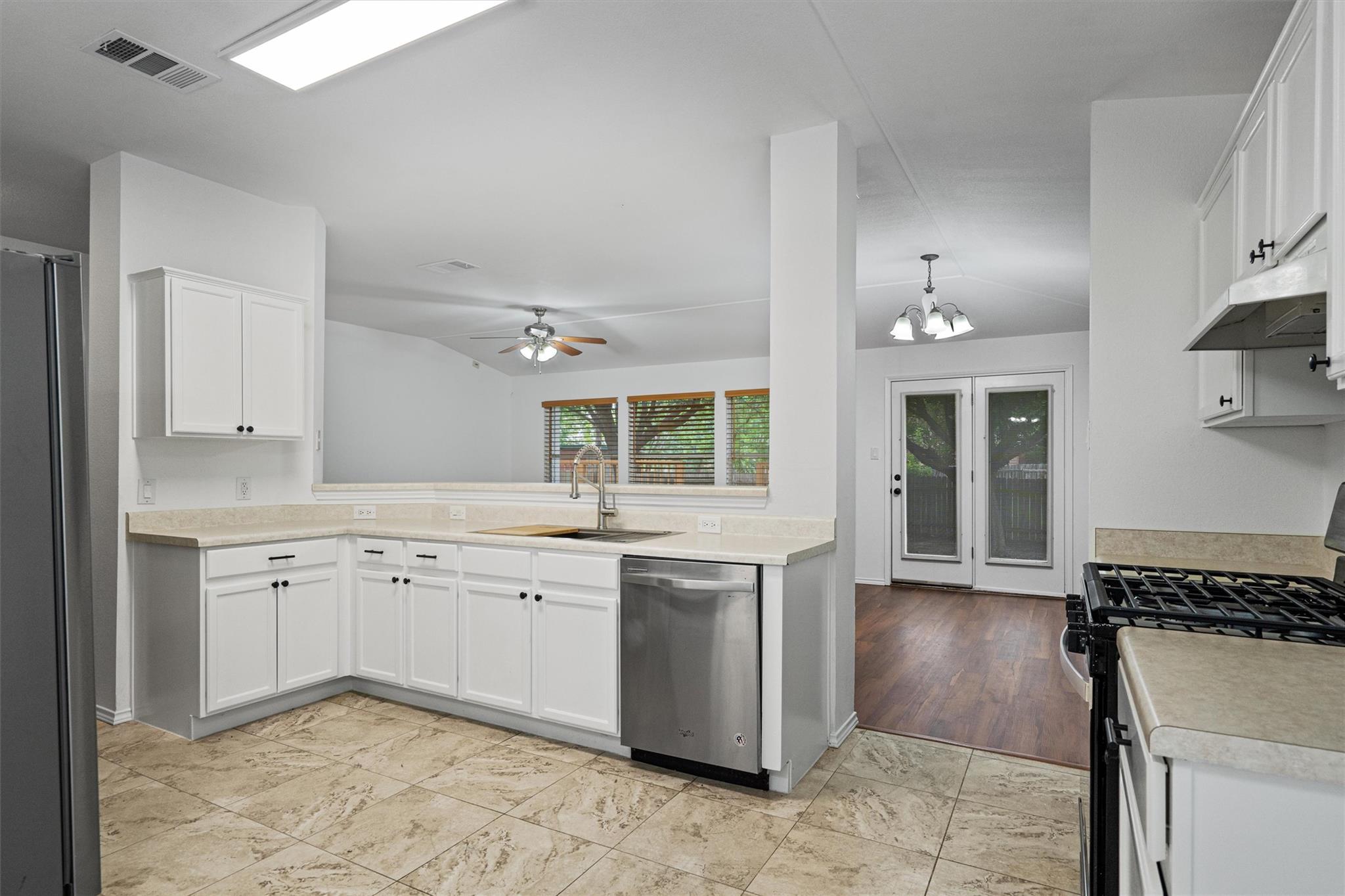 Round Rock, Texas 78664, United States, 3 Bedrooms Bedrooms, ,2 BathroomsBathrooms,Residential,Active,170017