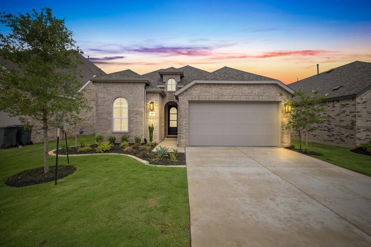 105 Great Oak LN