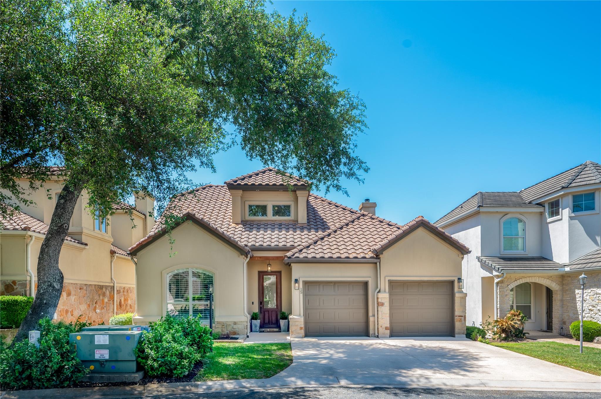 15 Chandon LN