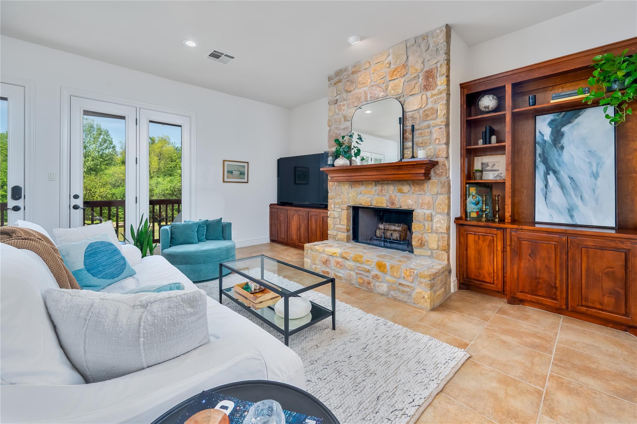 15 Chandon LN