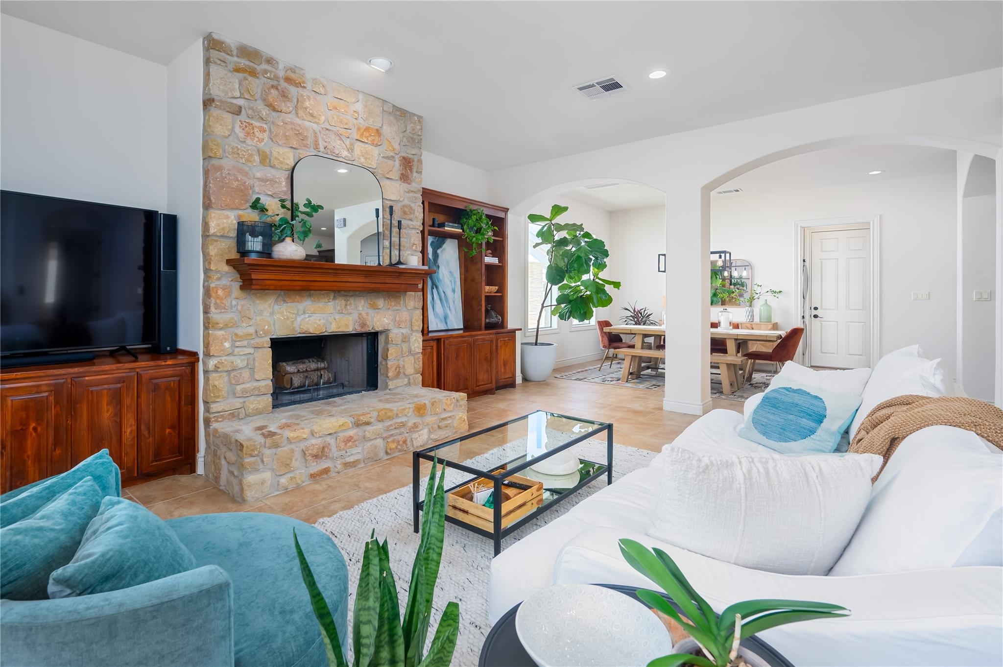 15 Chandon LN