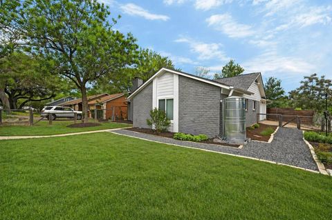 Photo of 6606 Woodhue DR, Austin, TX 78745 (MLS # 5336403)