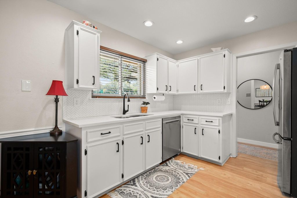 Photo of 11900 Oakbrook DR, Austin, TX 78753 (MLS # 1570024)