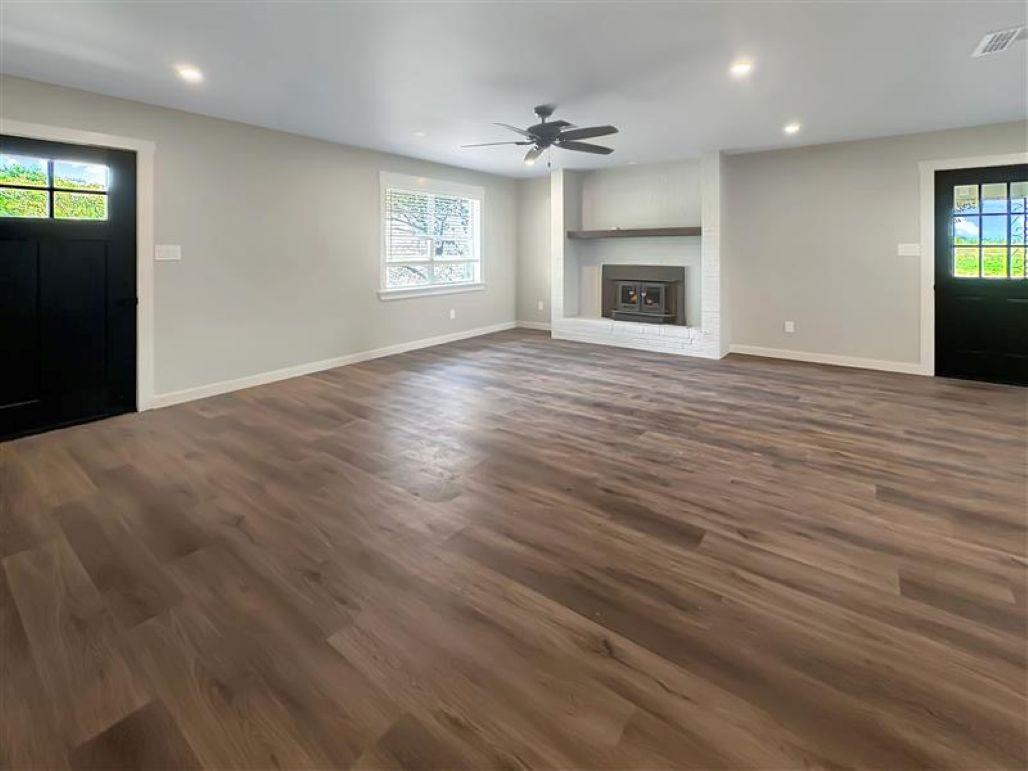 1304 CR 215 RD