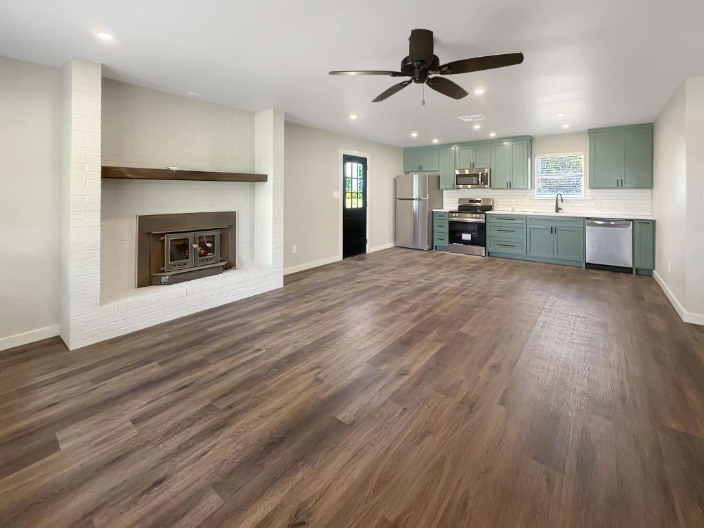 1304 CR 215 RD