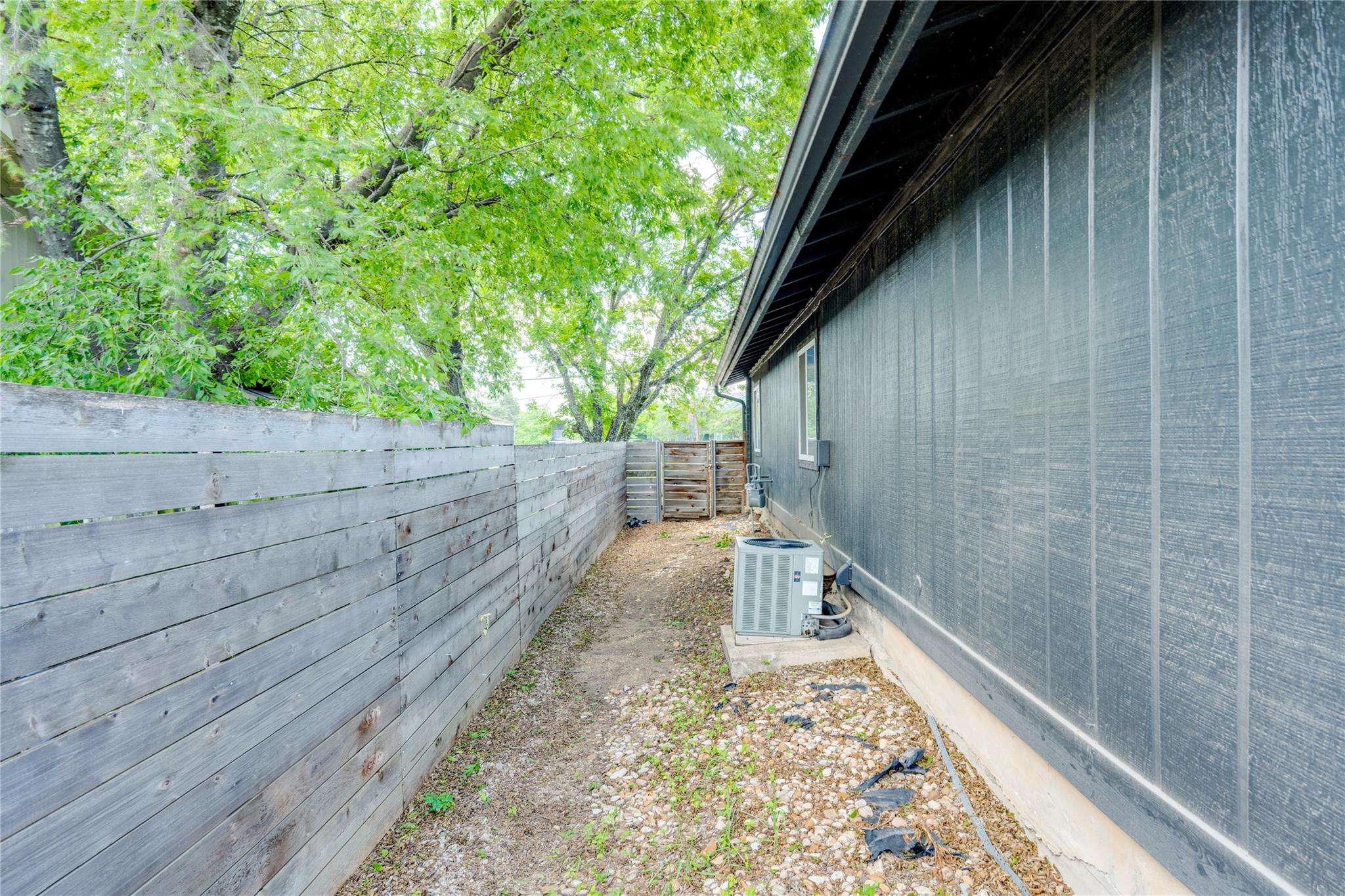 2315 Burleson RD
