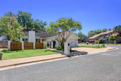 Photo of 5609 Courtyard CV, Austin, TX 78731 (MLS # 2064617)