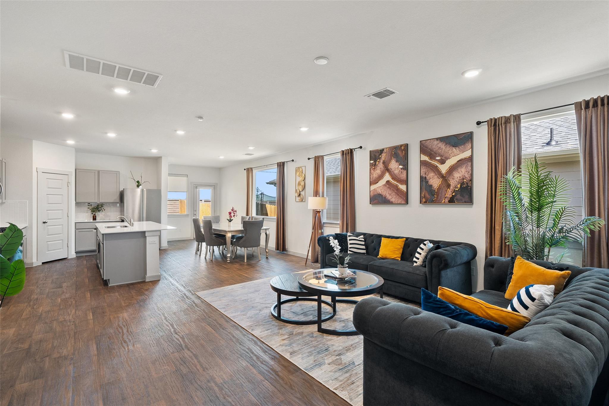 202 Barton Creek LN