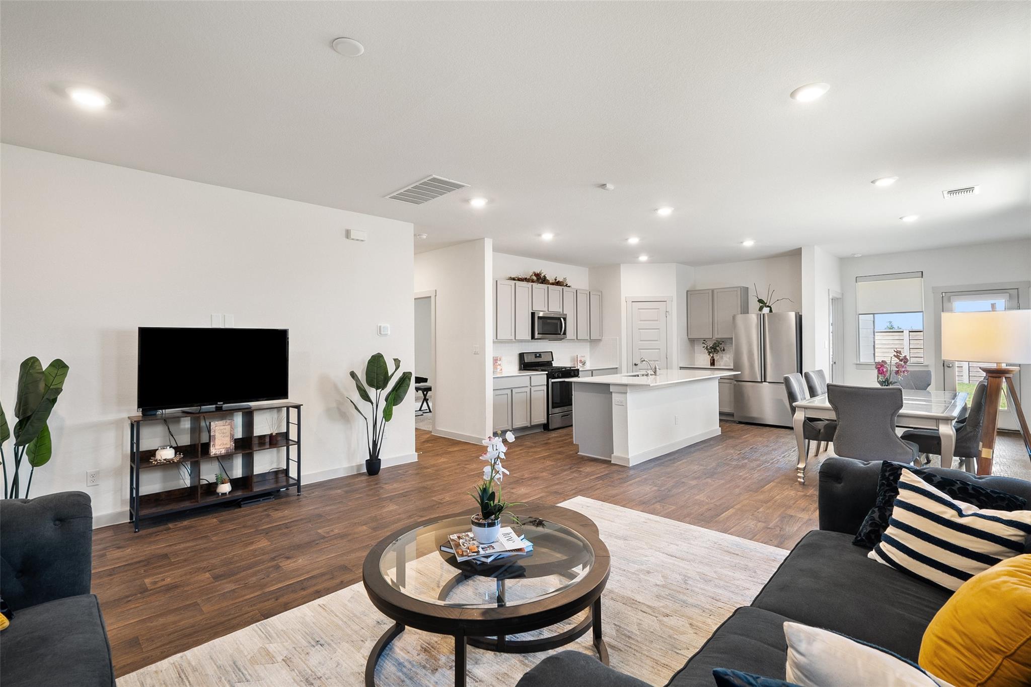 202 Barton Creek LN