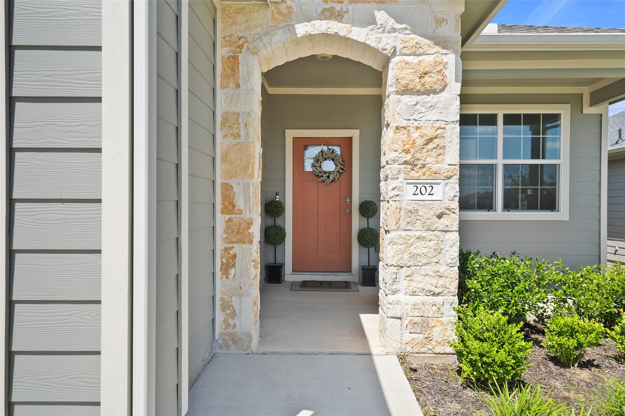 202 Barton Creek LN