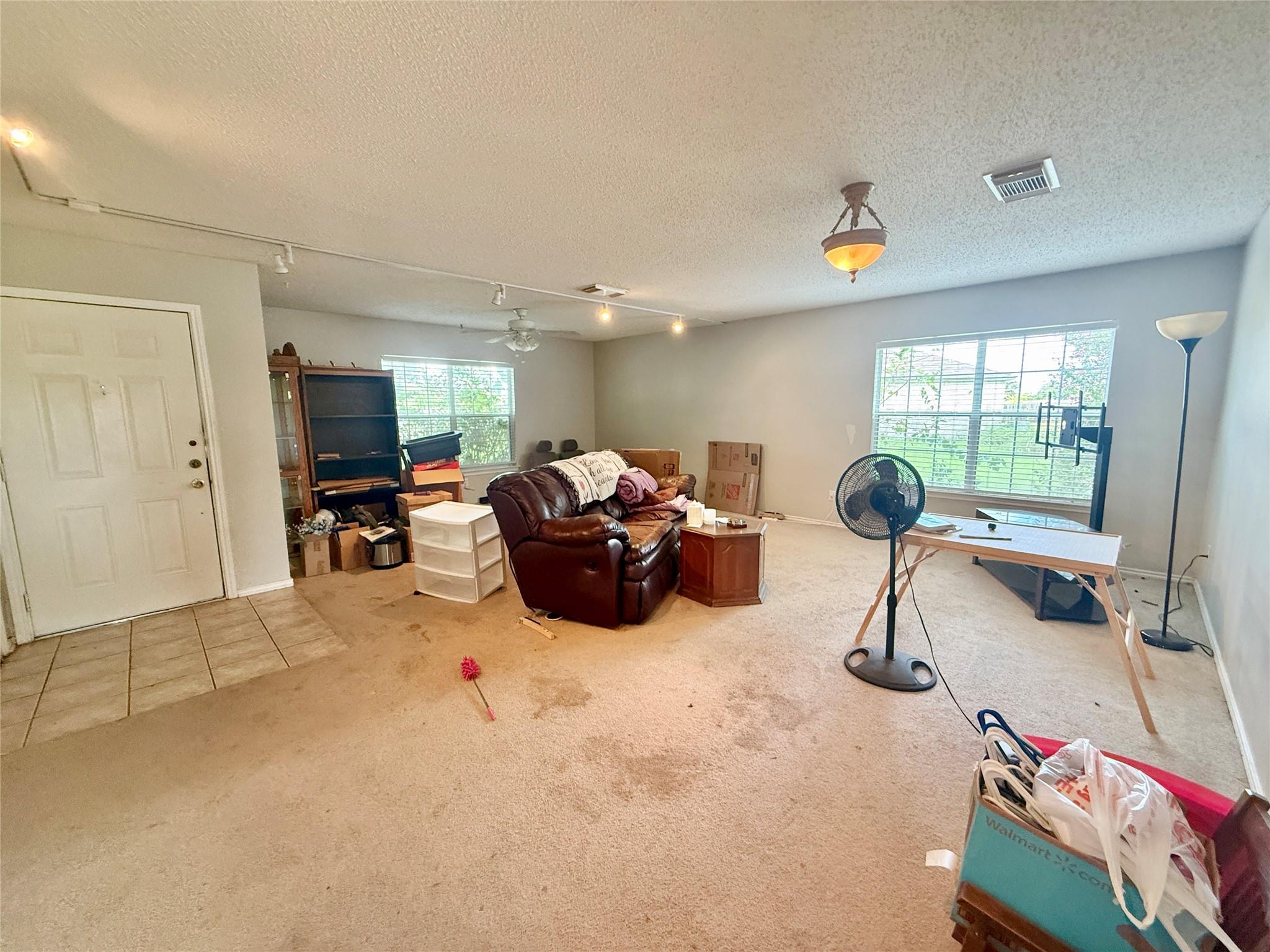 3085 Crestmont LN