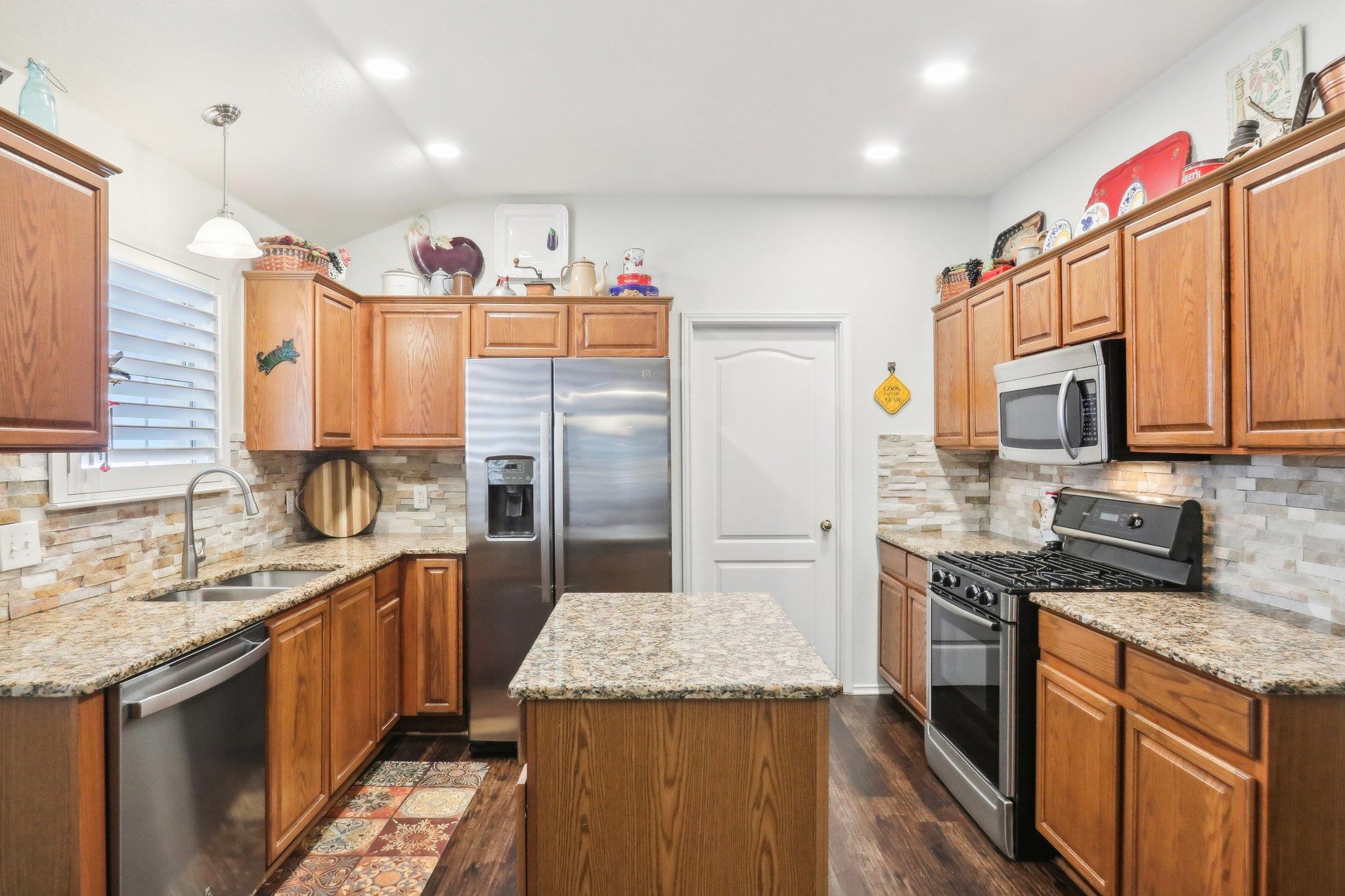 1811 Country Squire DR