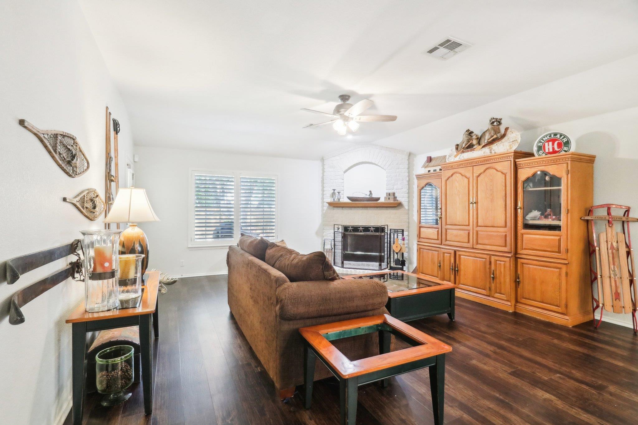 1811 Country Squire DR