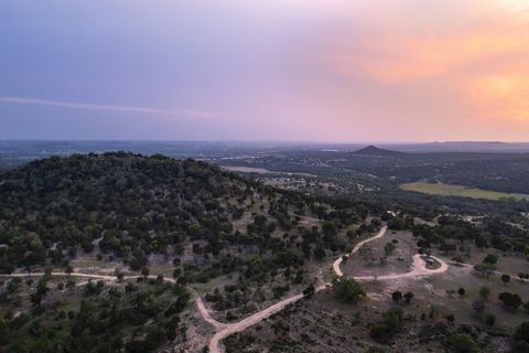 223 Flat Rock Creek RD Comfort TX 78013