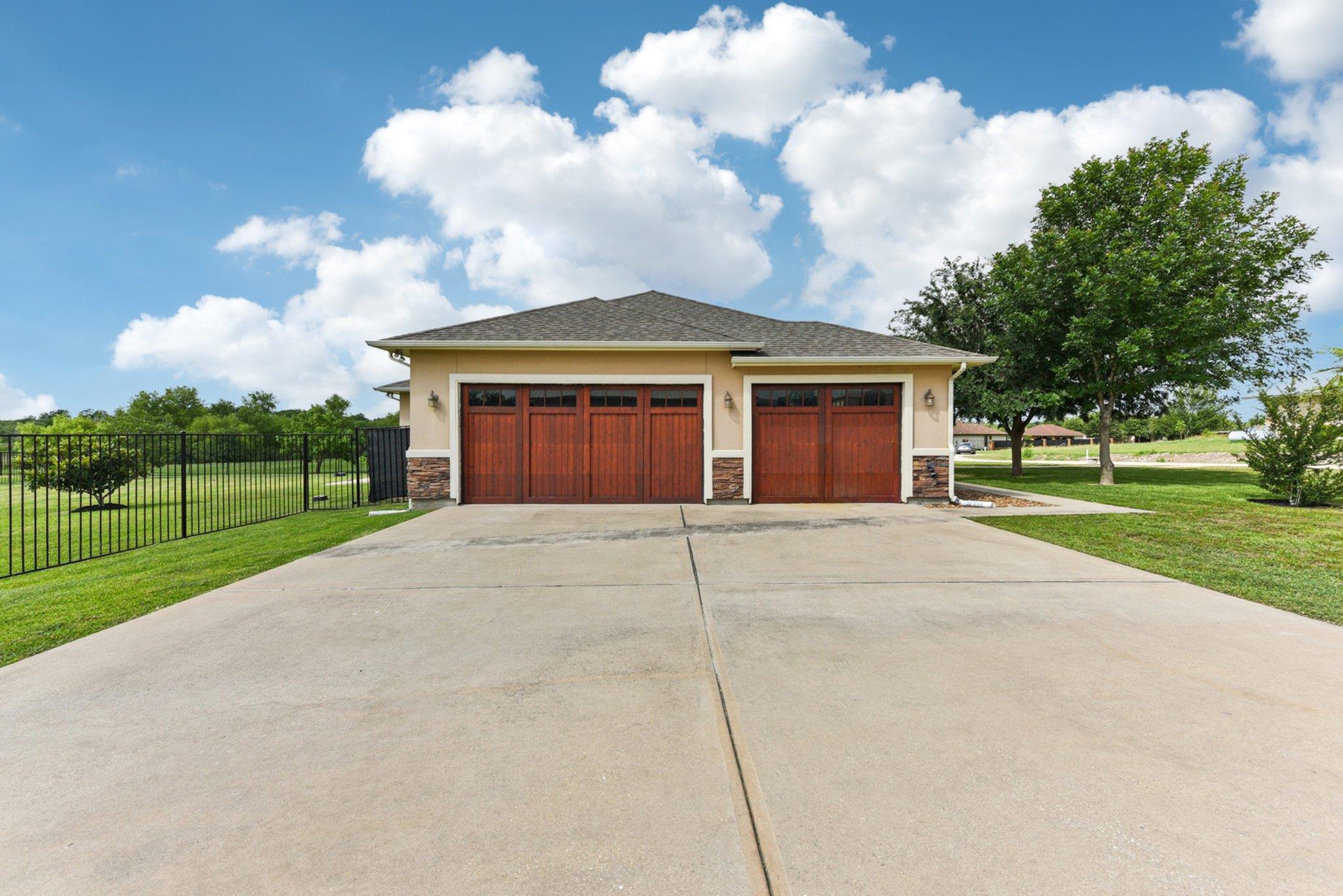 138 Gable
