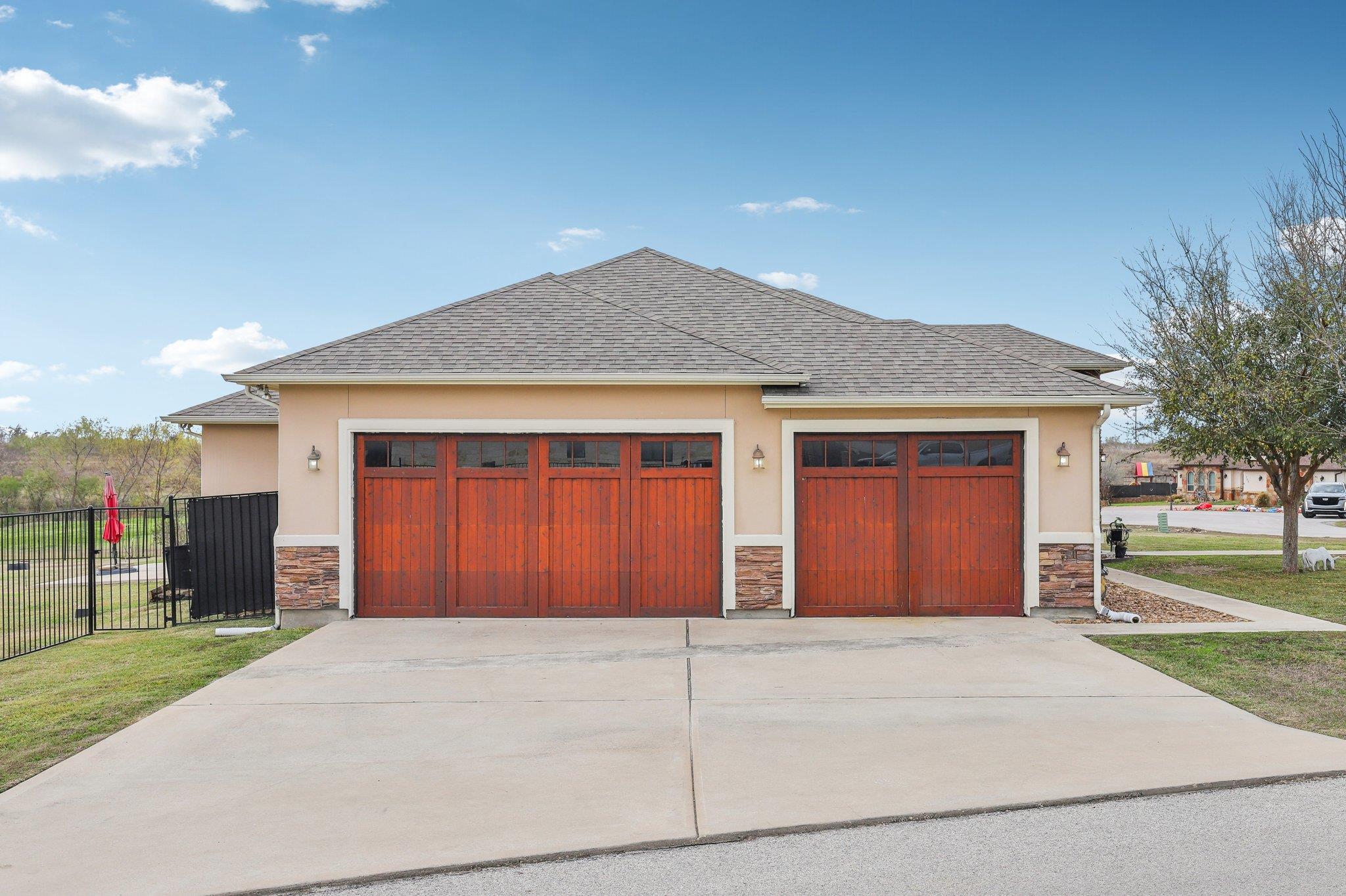 138 Gable