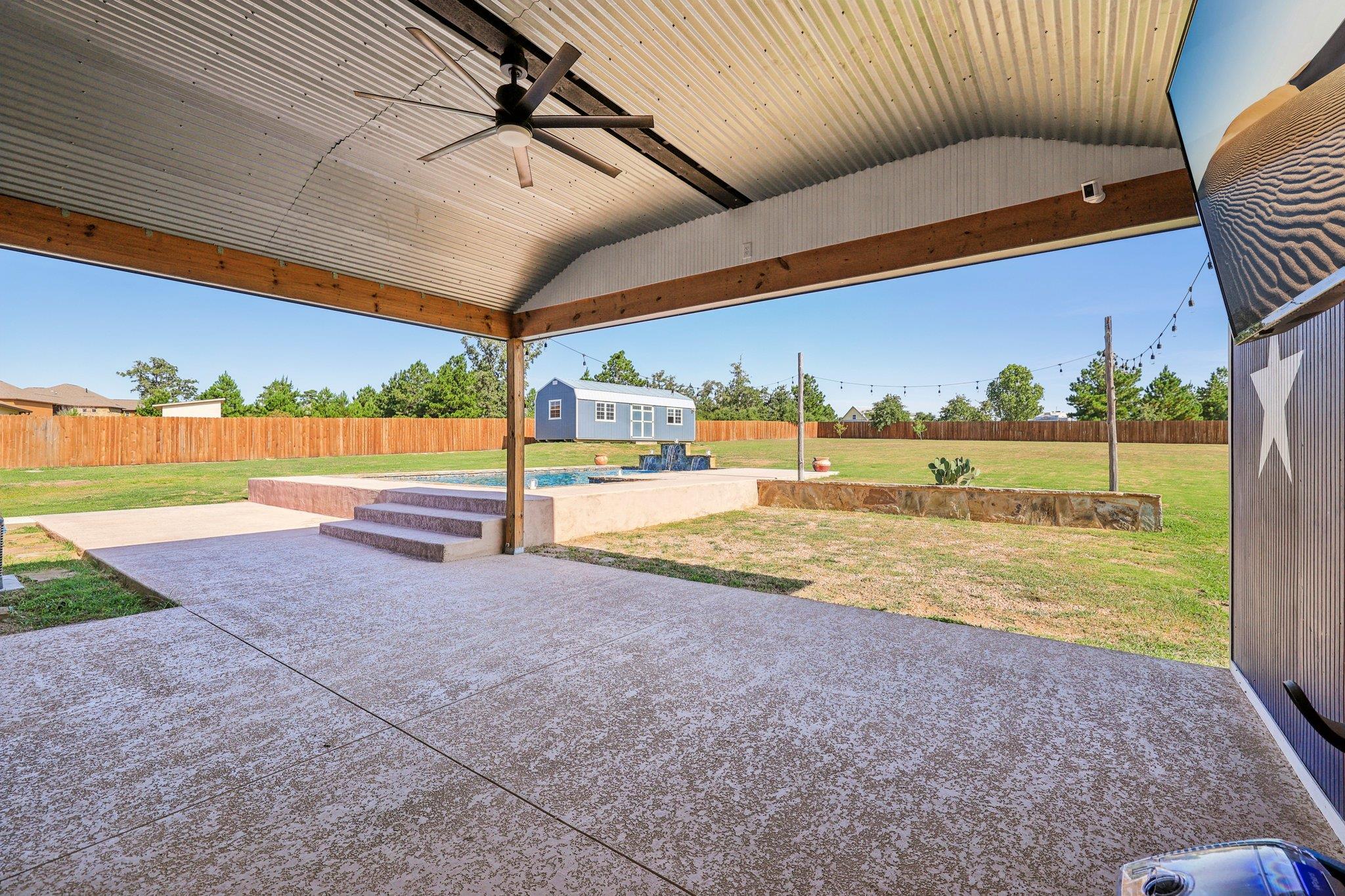 165 Cattlemens DR