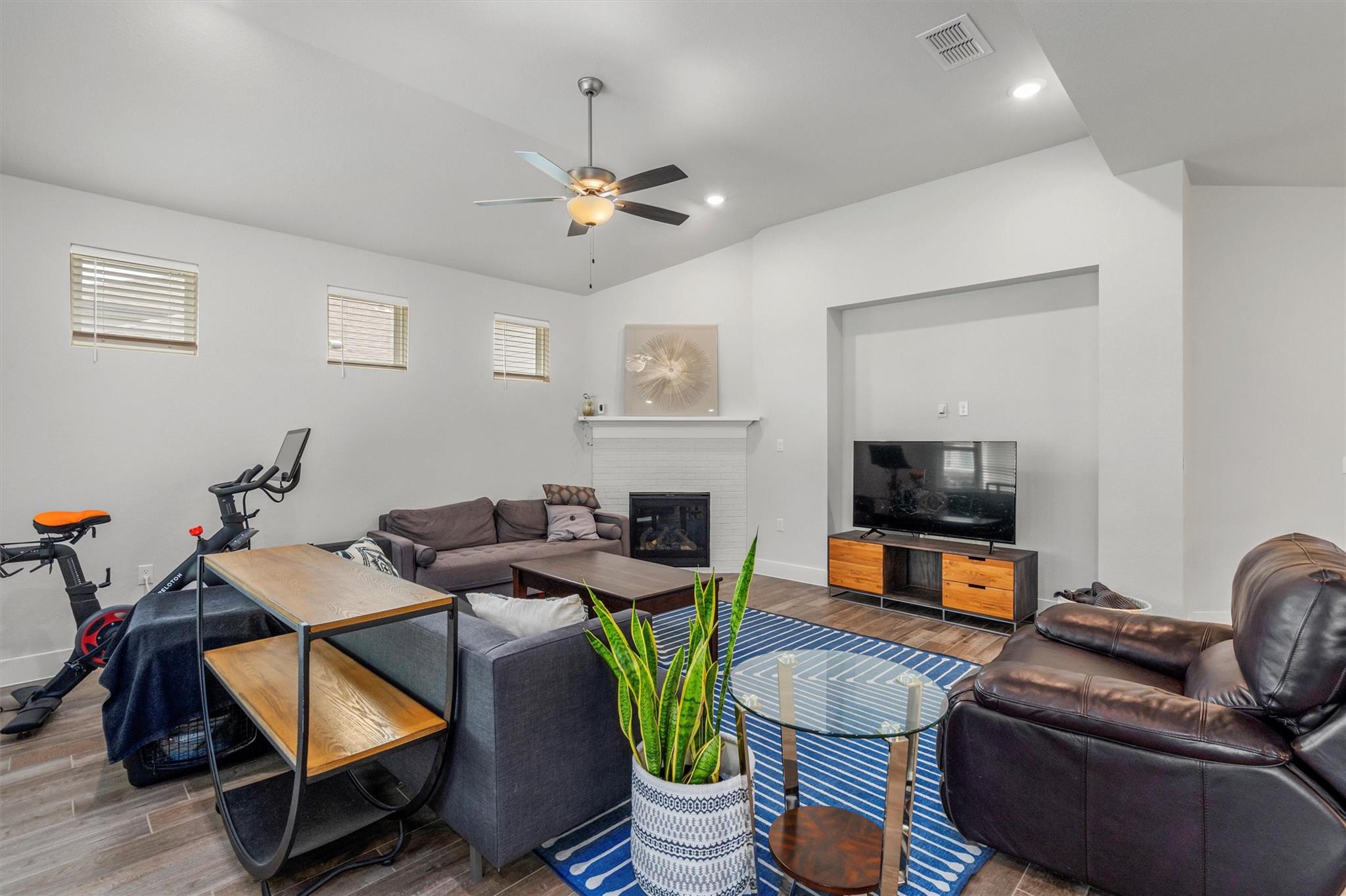 Photo 3 of 40 of 16808 Morelle DR house