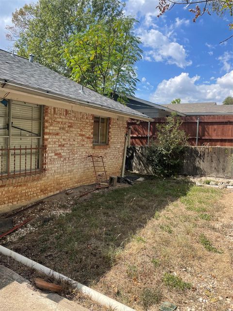 Photo of 5106 Woodmoor DR, Austin, TX 78721 (MLS # 7996389)
