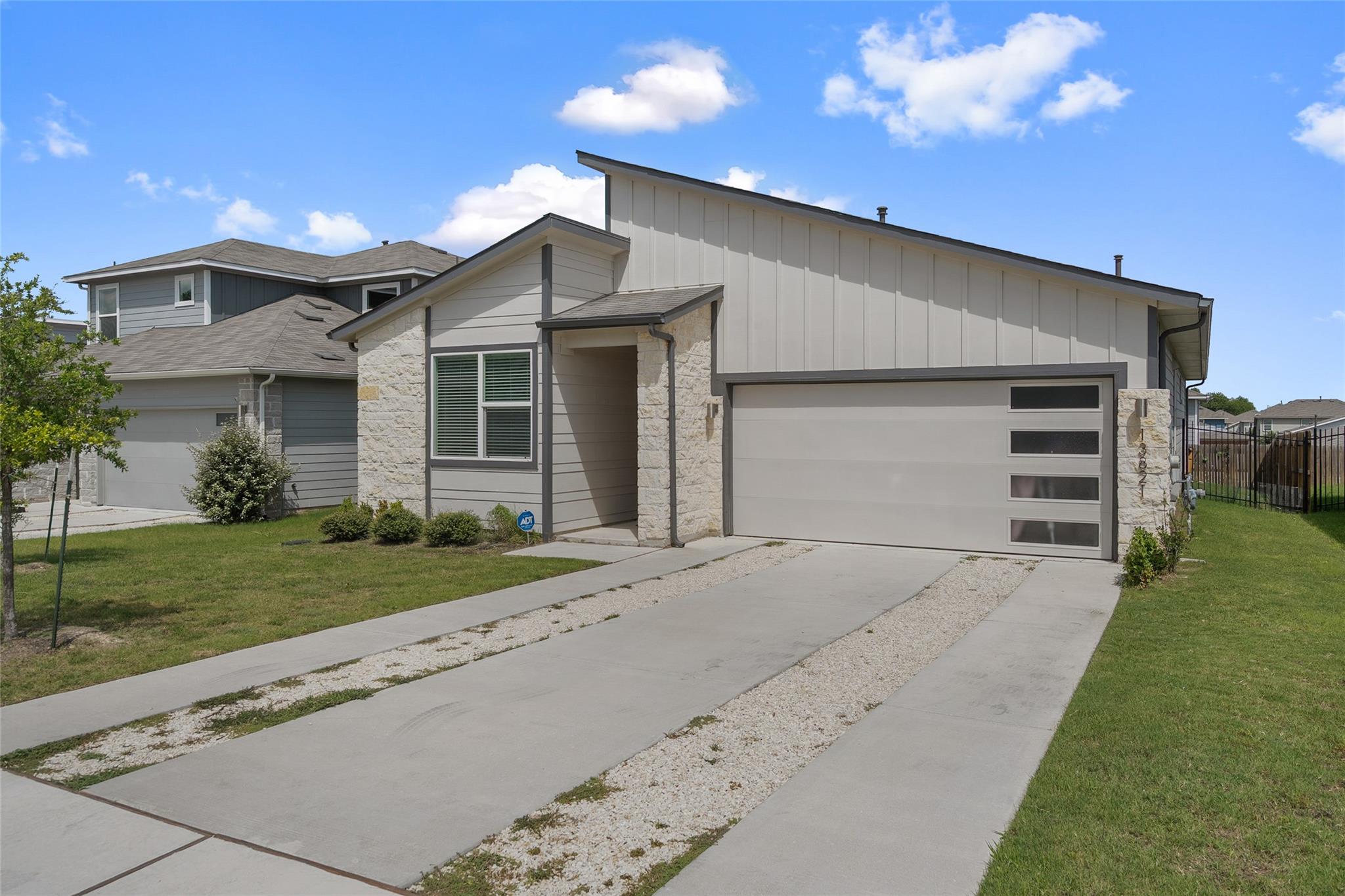 13821 Zuhause DR