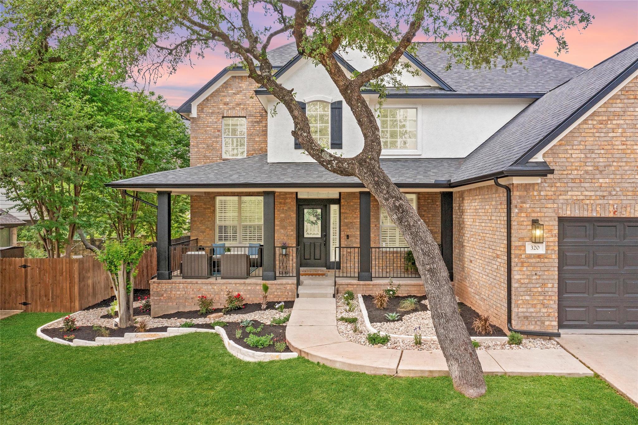 320 Monarch LN