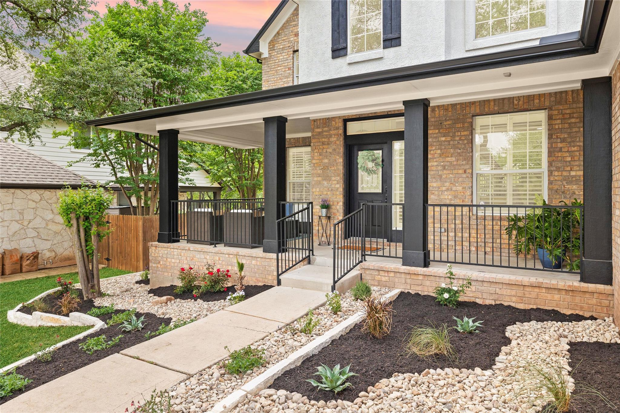 320 Monarch LN