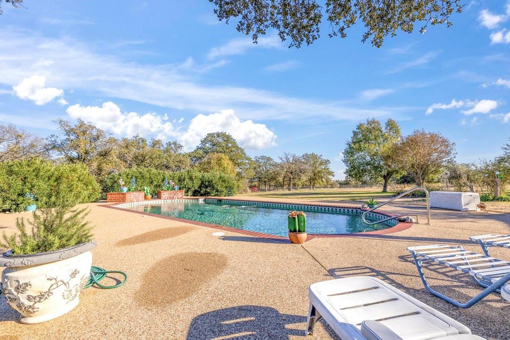 Photo of 664 County Road 300, Hamilton, TX 76531 (MLS # 5384900)