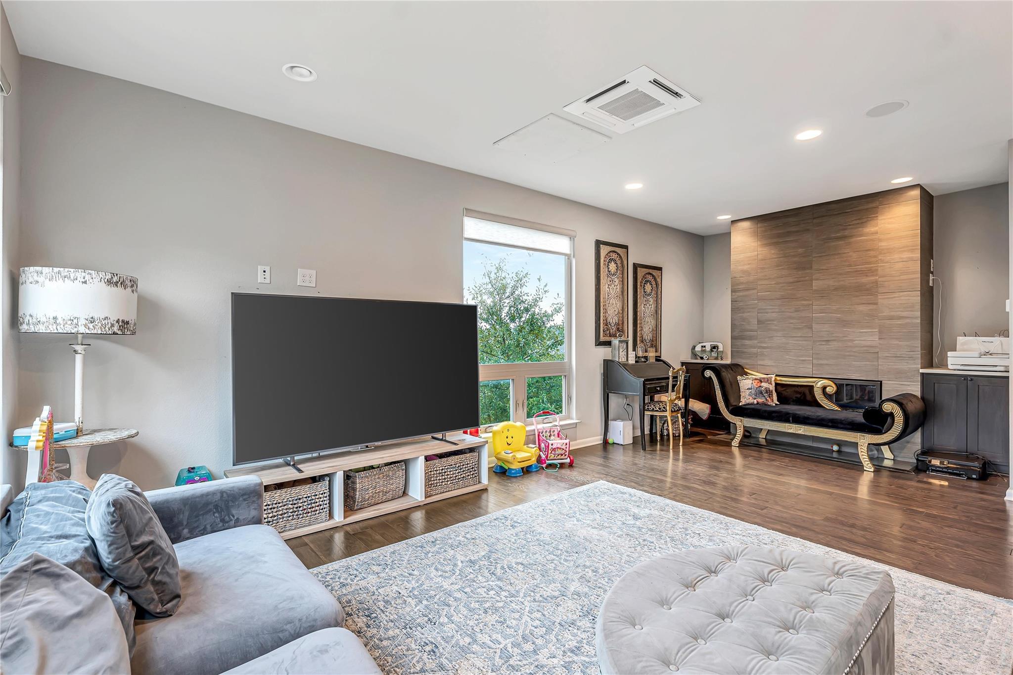 1142 Lost Creek BLVD 12