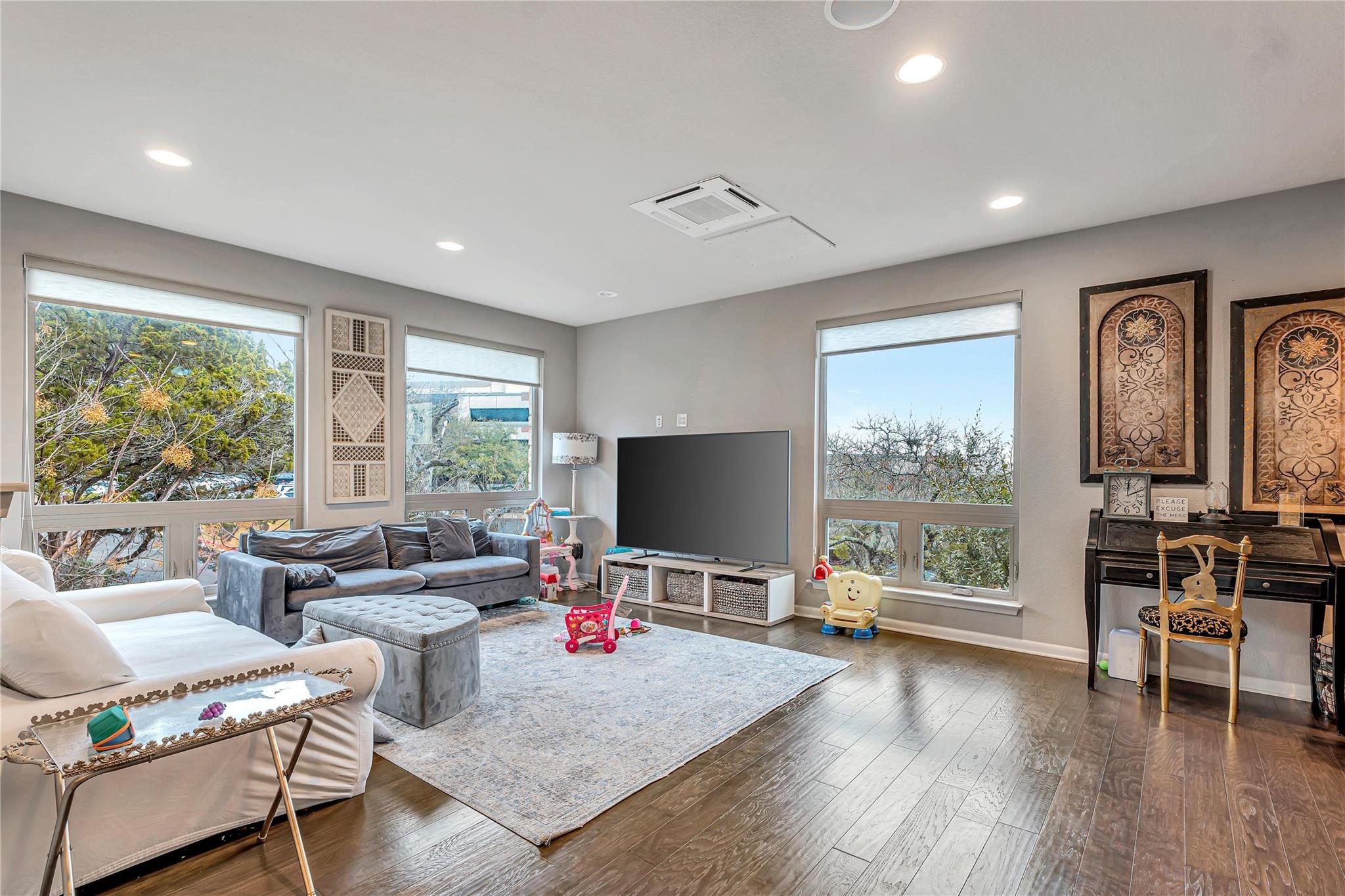 1142 Lost Creek BLVD 12