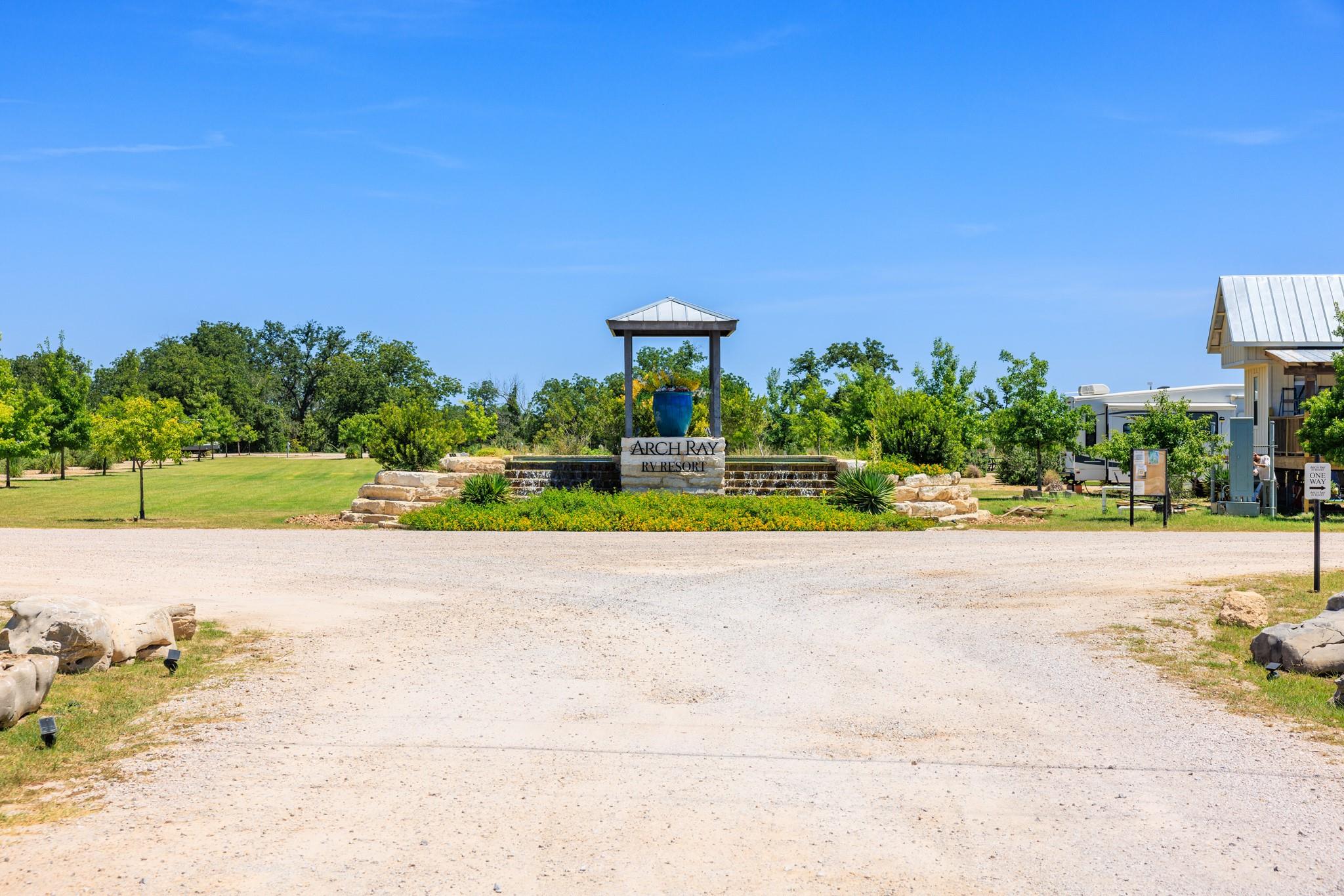 4584 E US Hwy 290 304R