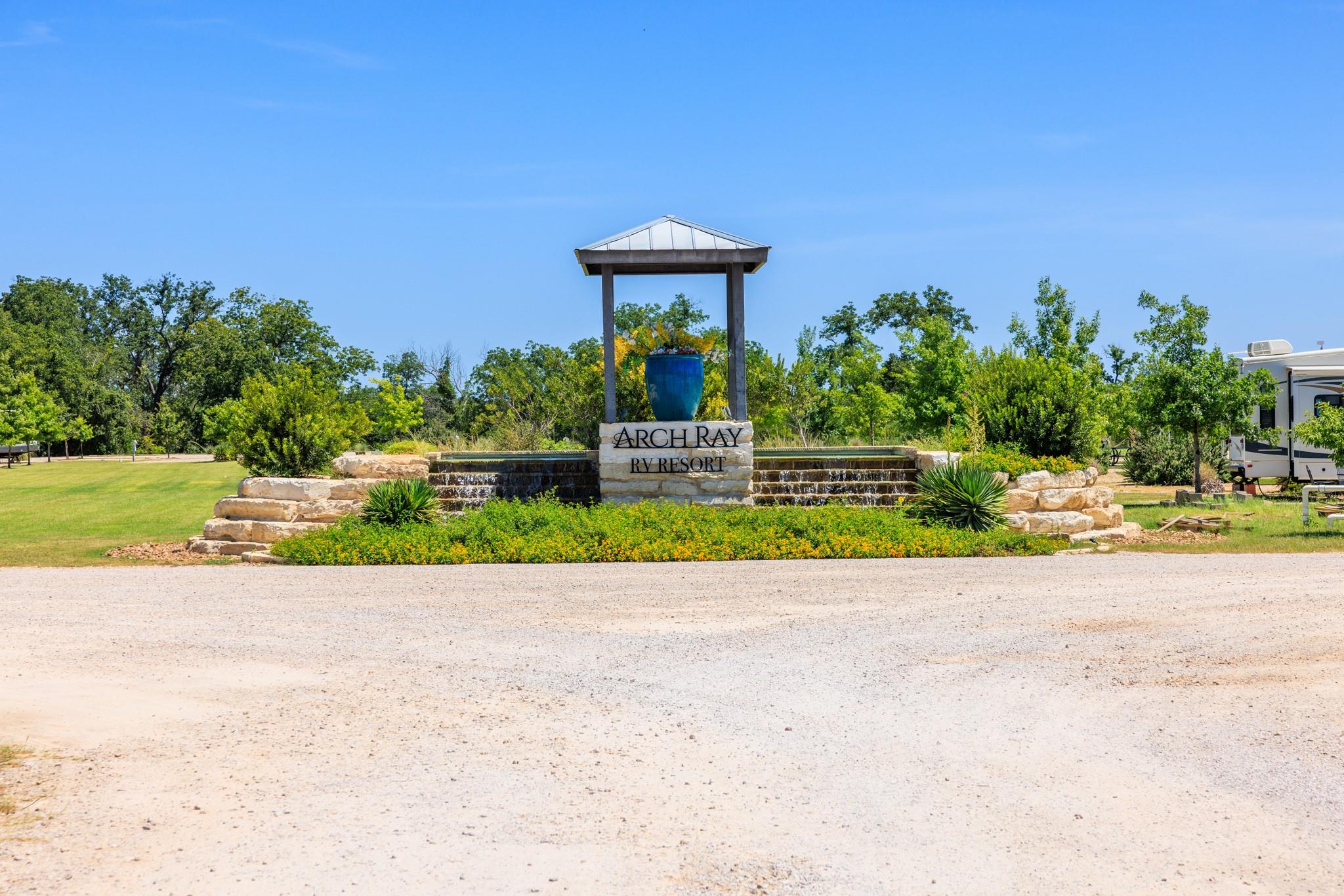 4584 E US Hwy 290 304R