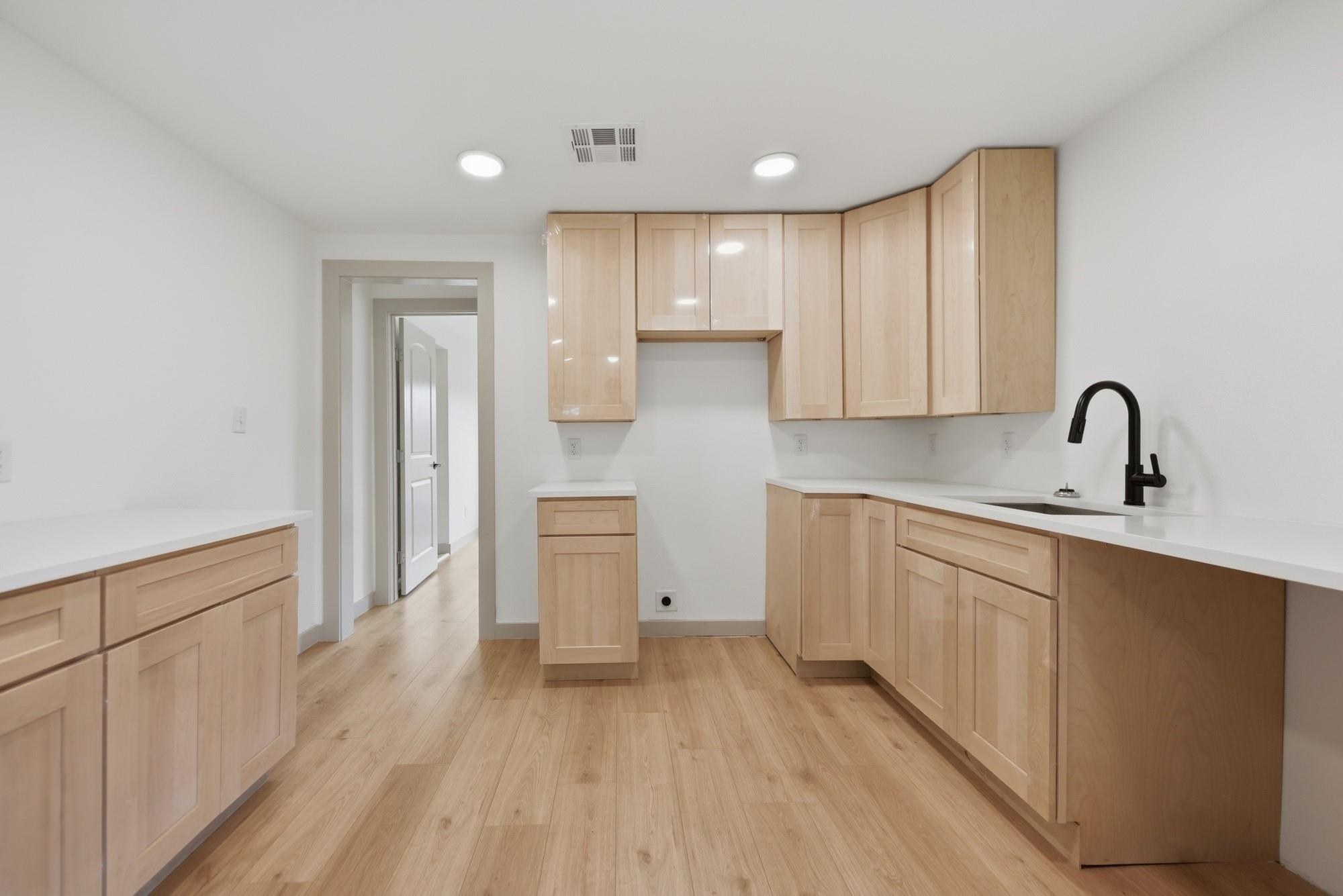 709 S Polk ST