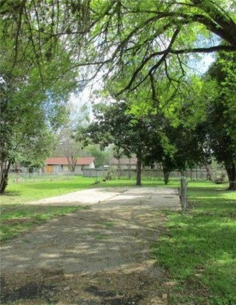 302 Linda DR San Marcos TX 78666