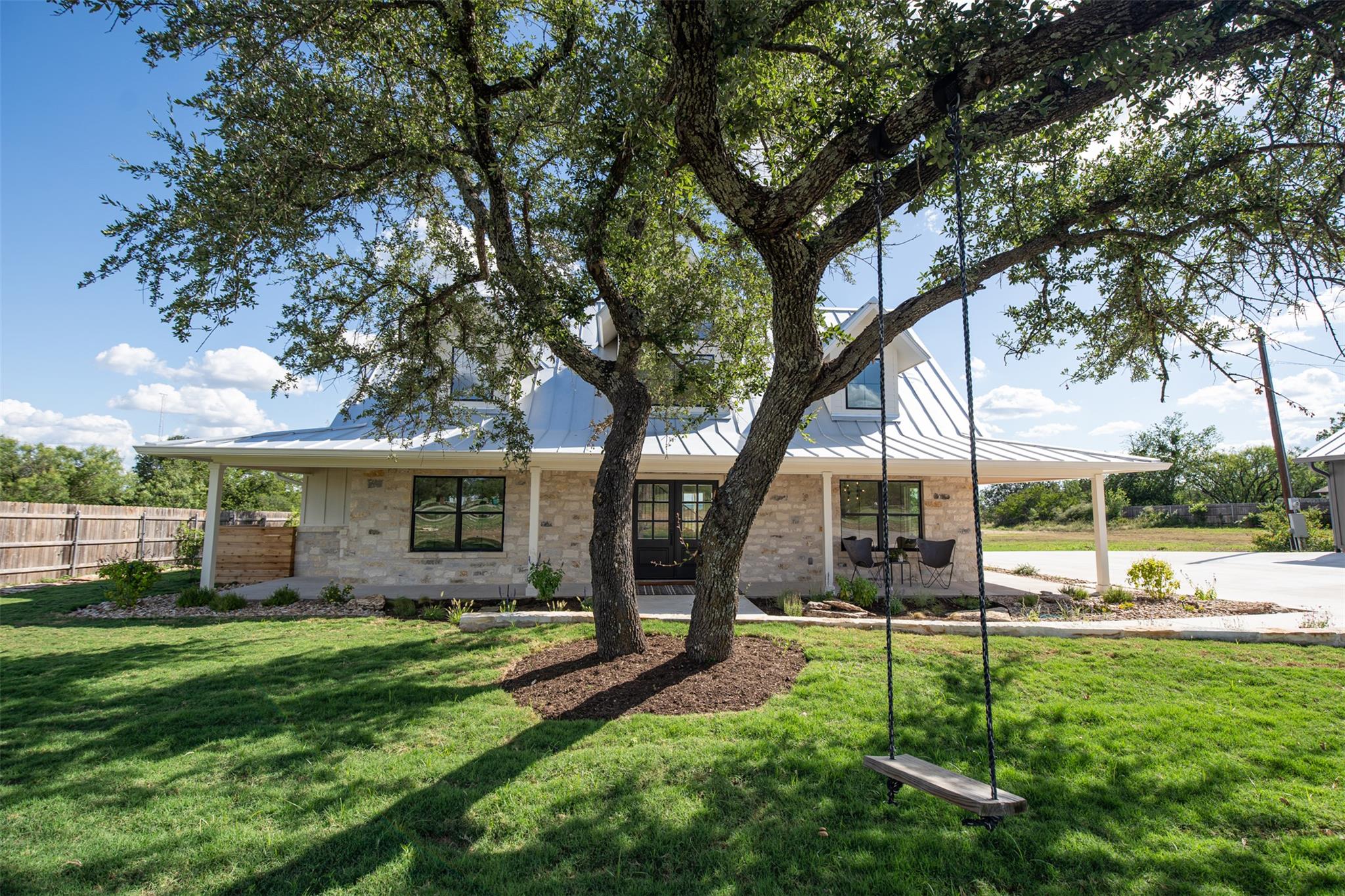 202 Stadium View DR