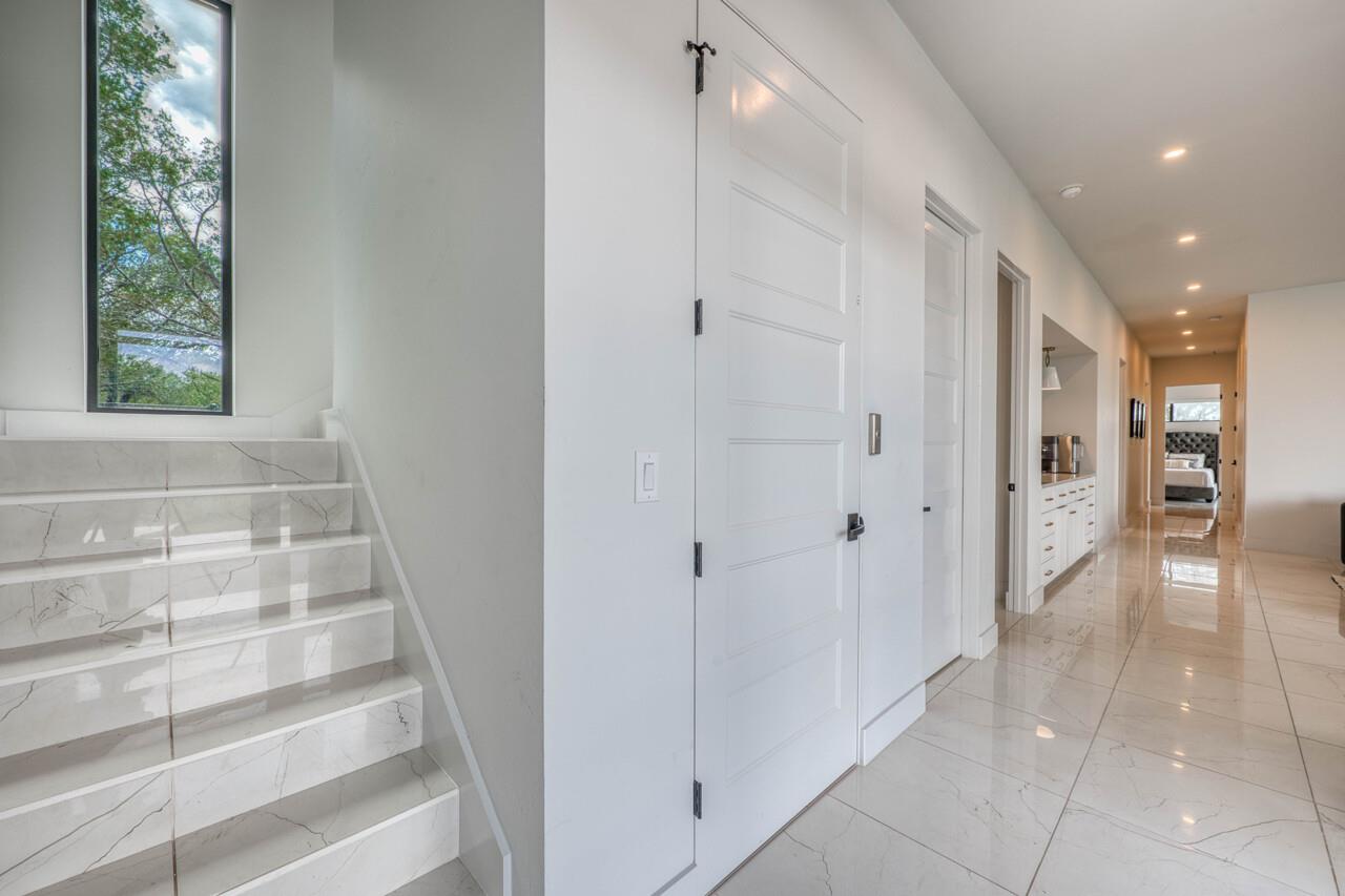 207 Kites CT