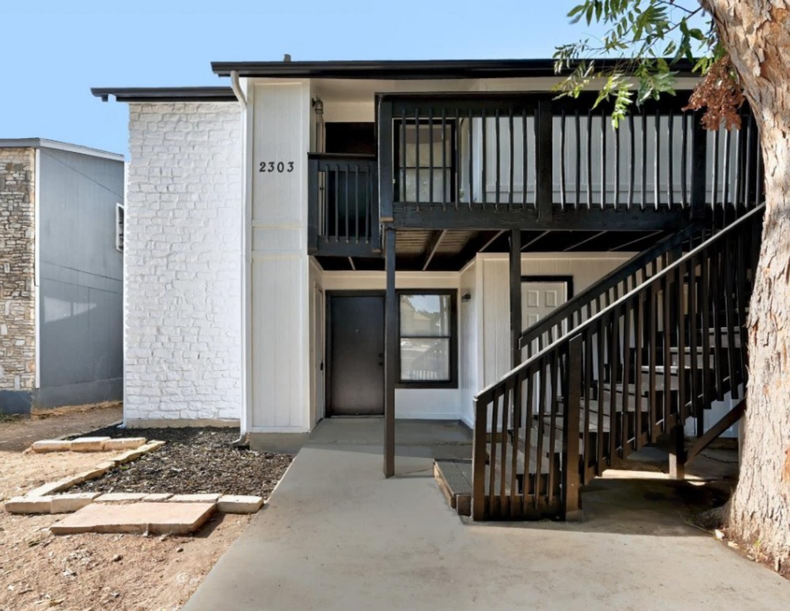 2303 Cedrick CV C