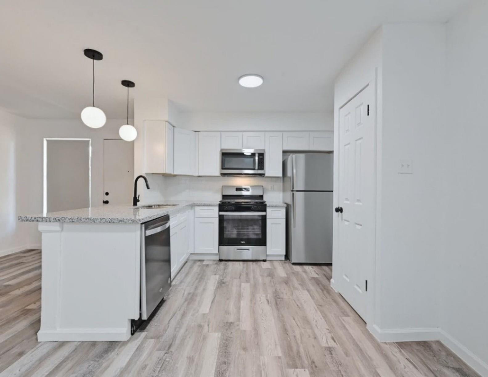 2303 Cedrick CV C