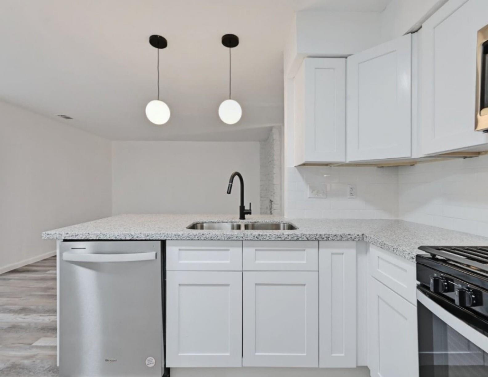 2303 Cedrick CV C