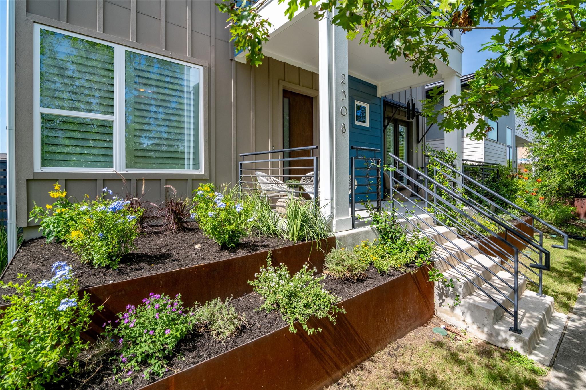 2308 Robert Browning ST