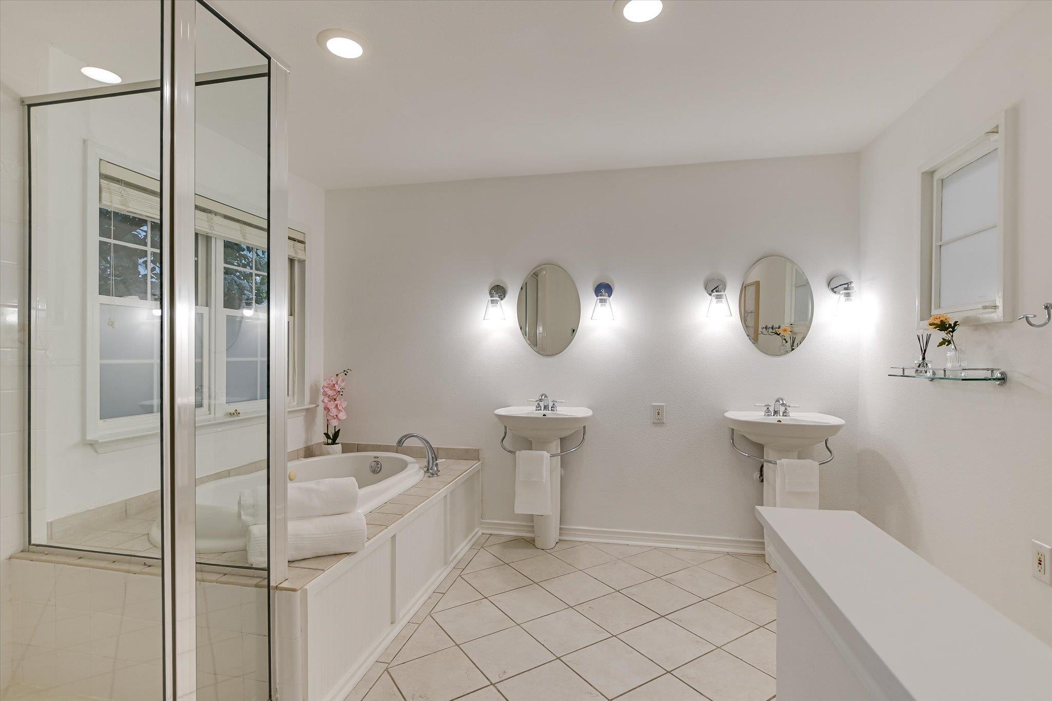 Austin, Texas 78703, United States, 3 Bedrooms Bedrooms, ,2 BathroomsBathrooms,Residential,Pending,111539