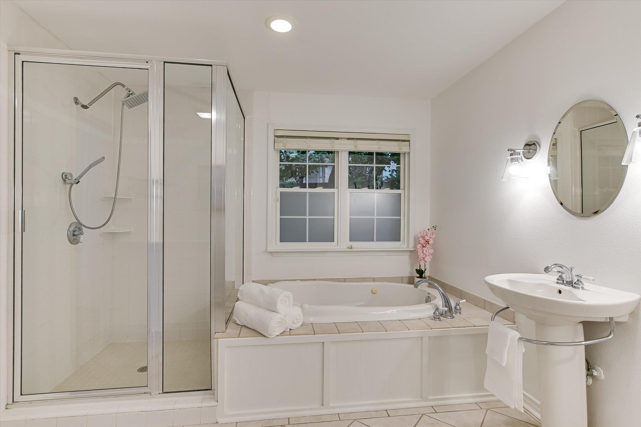 Austin, Texas 78703, United States, 3 Bedrooms Bedrooms, ,2 BathroomsBathrooms,Residential,Pending,111539